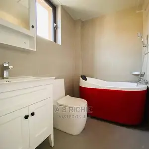 5bdrm Townhouse/Terrace in East Legon for Sale