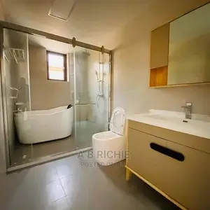 5bdrm Townhouse/Terrace in East Legon for Sale