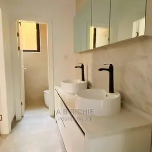 5bdrm Townhouse/Terrace in East Legon for Sale