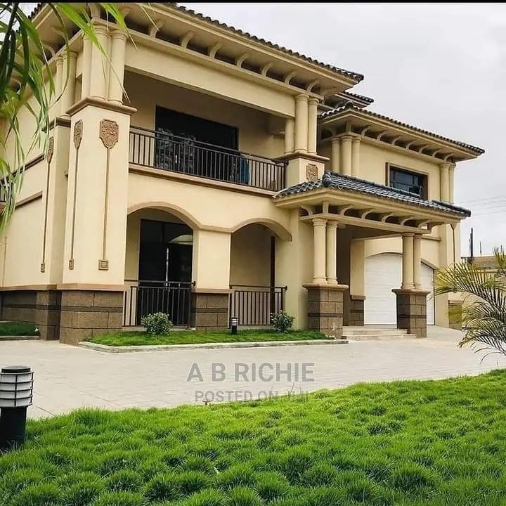 5bdrm Townhouse/Terrace in East Legon for Sale