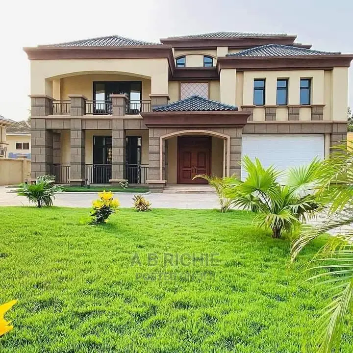 5bdrm Townhouse/Terrace in East Legon for Sale