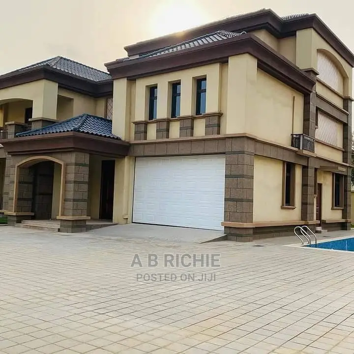 5bdrm Townhouse/Terrace in East Legon for Sale