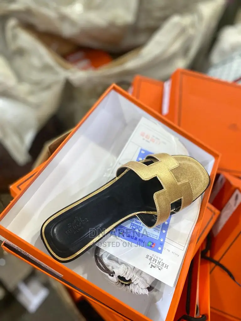 Auth Hermes Slippers in a Box