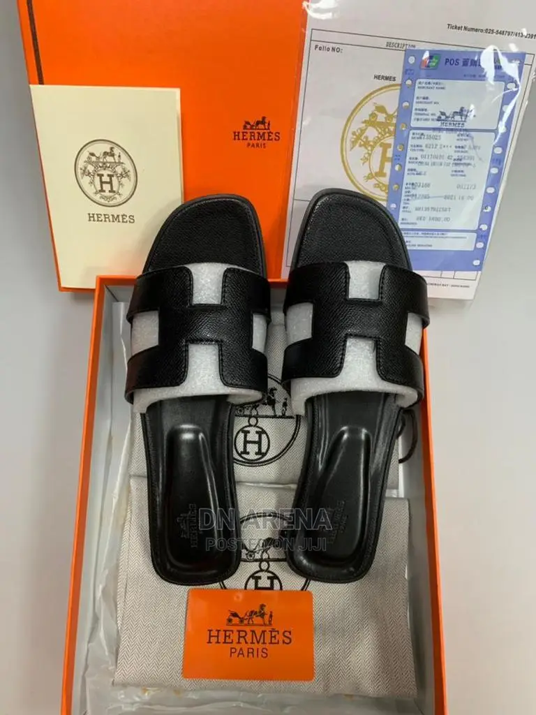 Auth Hermes Slippers in a Box