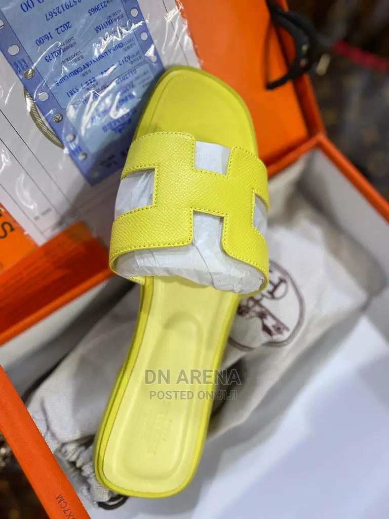 Auth Hermes Slippers in a Box