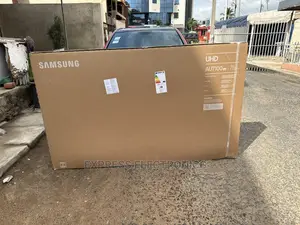 Ultra Modern Samsung UHD Smart 75”Series 7