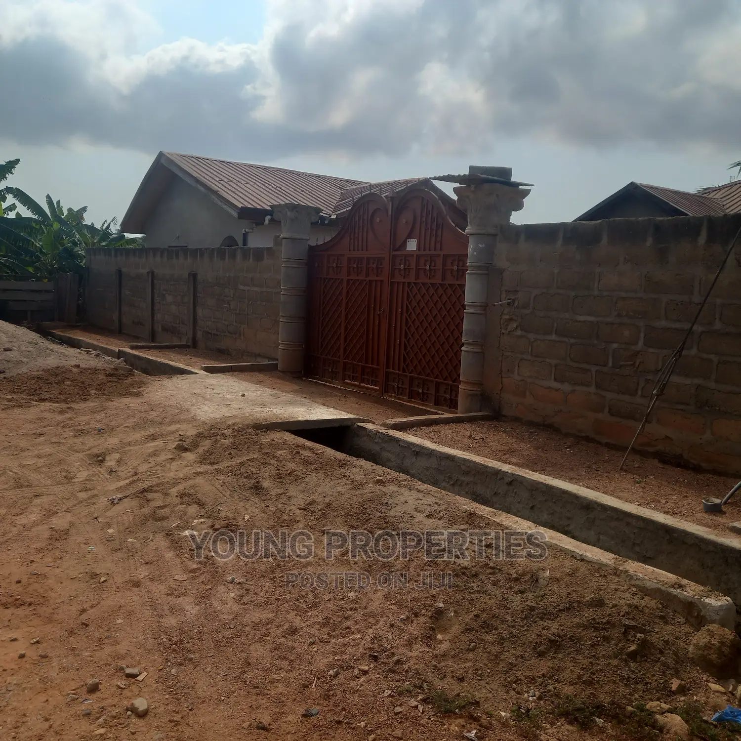 4bdrm House in Kasoa May 11 Azum for sale
