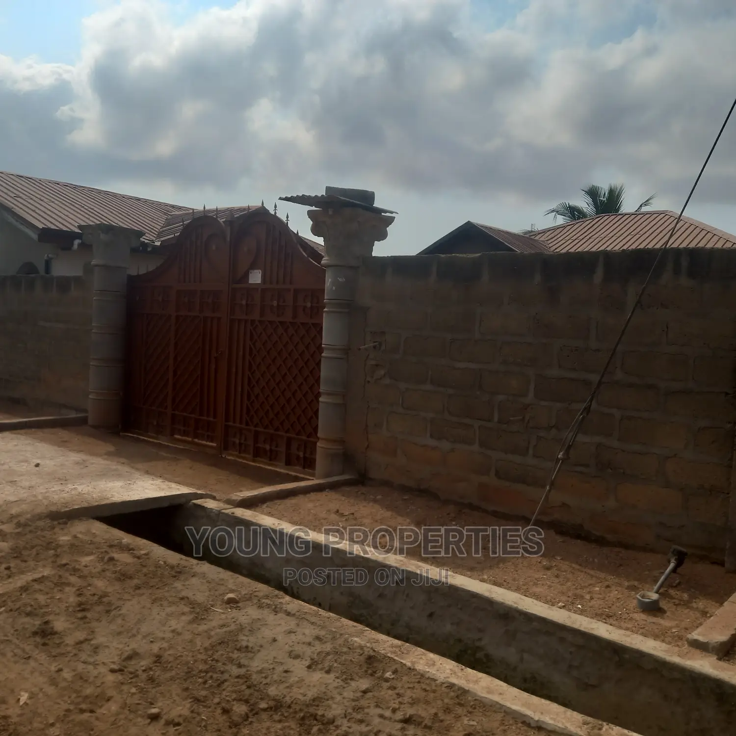 4bdrm House in Kasoa May 11 Azum for sale