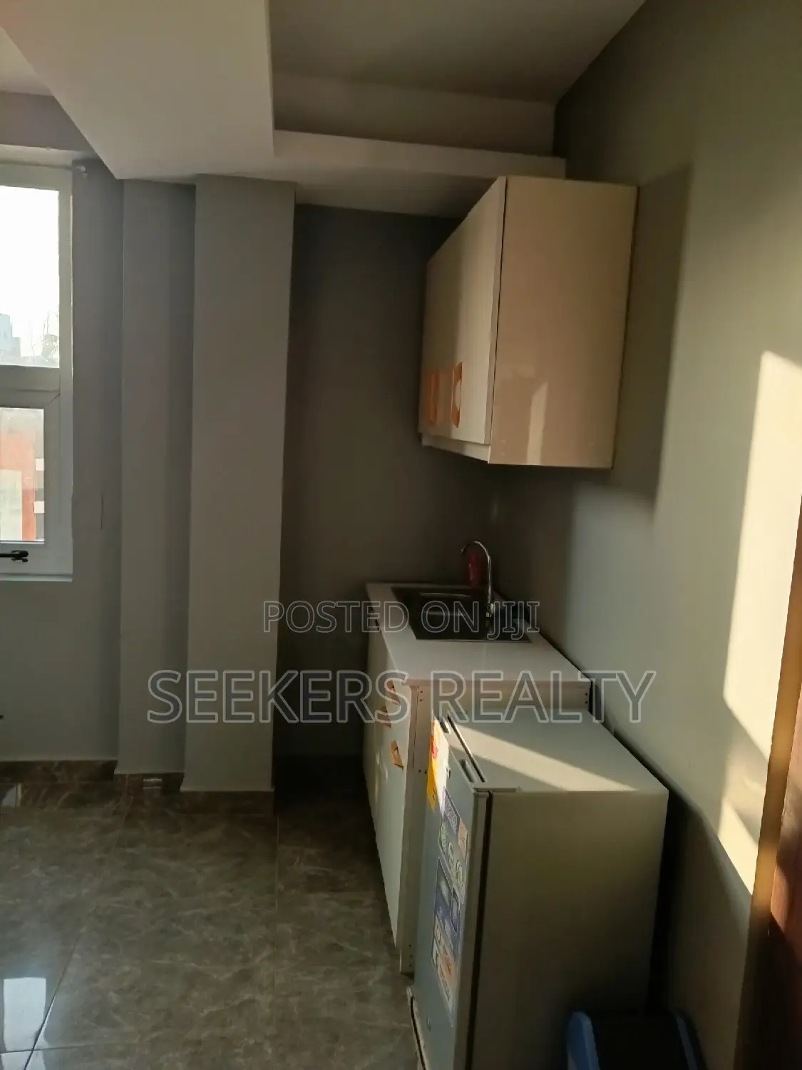 Furnished 1bdrm Apartment in Seekers Realty, Oxford Street for rent