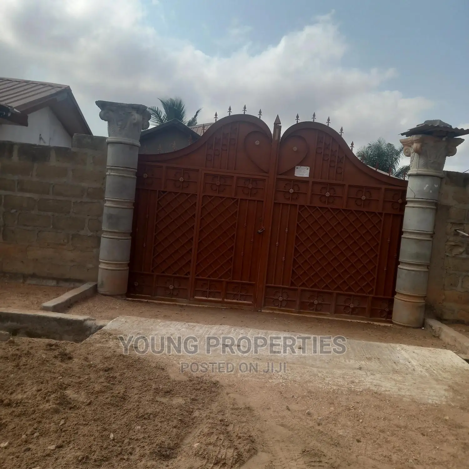 4bdrm House in Kasoa May 11 Azum for sale