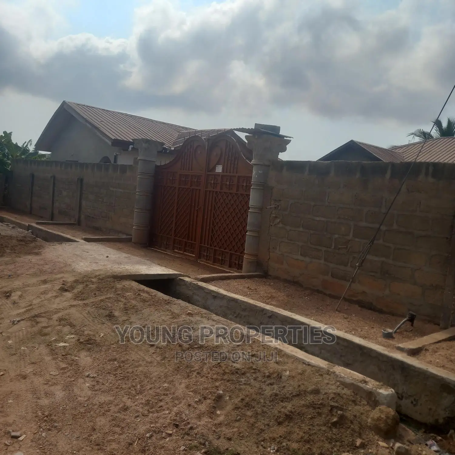 4bdrm House in Kasoa May 11 Azum for sale