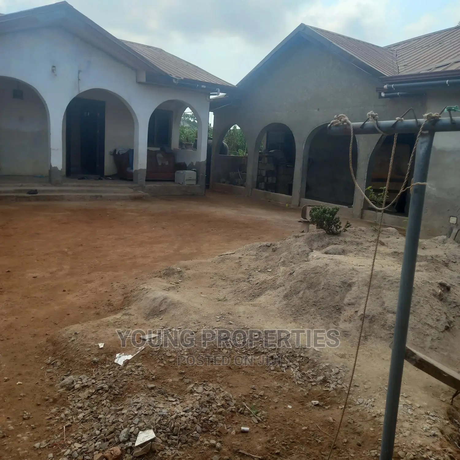 4bdrm House in Kasoa May 11 Azum for sale