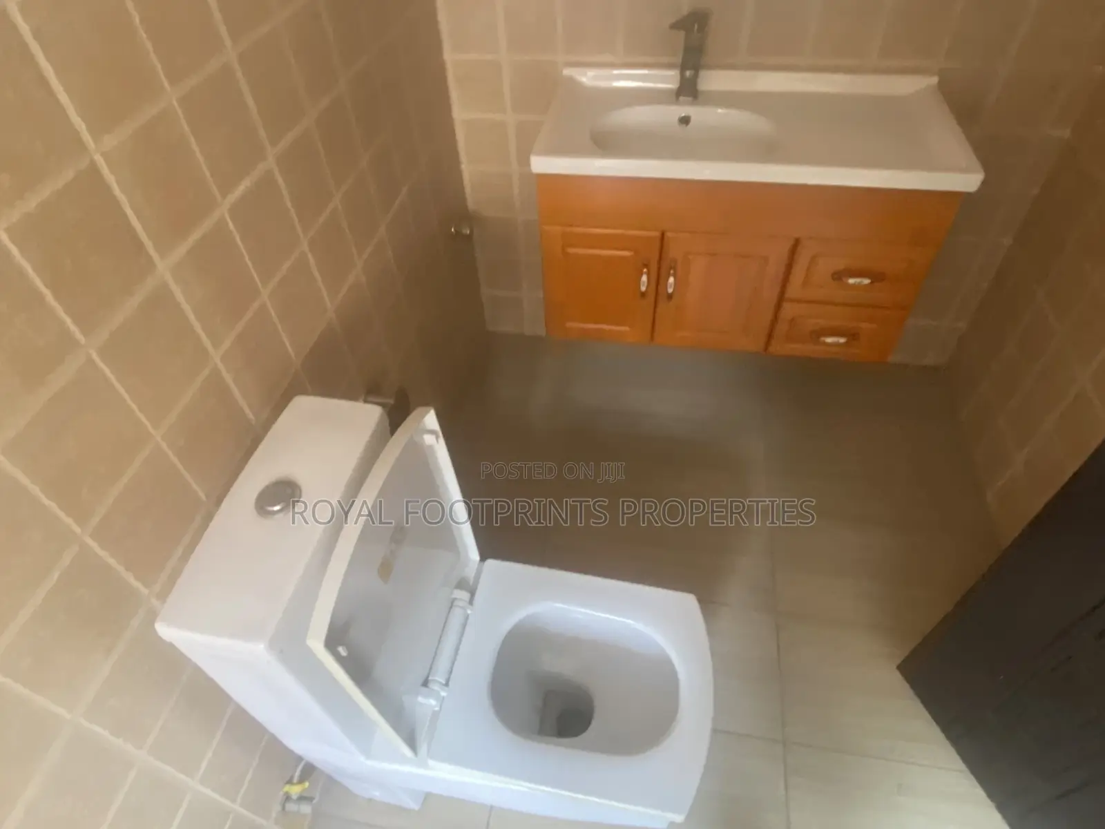 4bdrm Townhouse / Terrace in Royal Footprints, East Legon for Rent