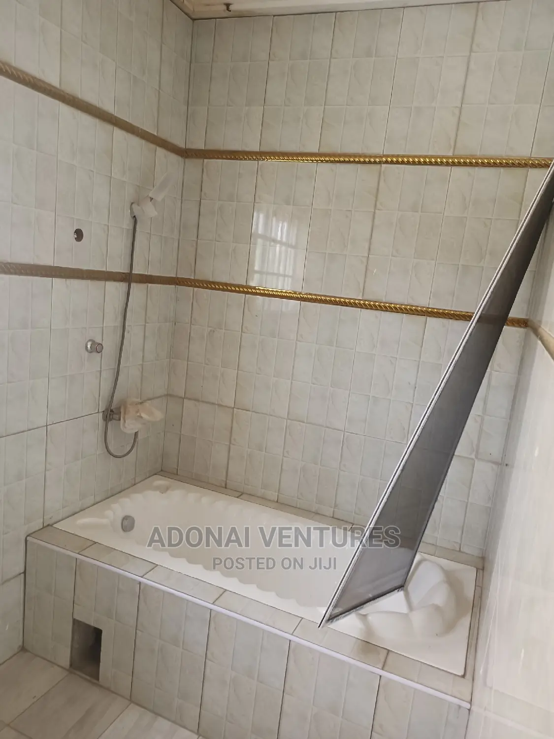 4bdrm House in Kwadaso Hilltop, Kumasi Metropolitan for sale