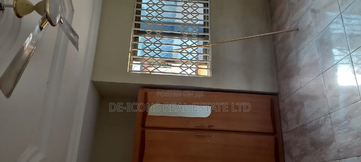 4bdrm Mansion in De-Icons Real Estate, Awutu Senya East Municipal