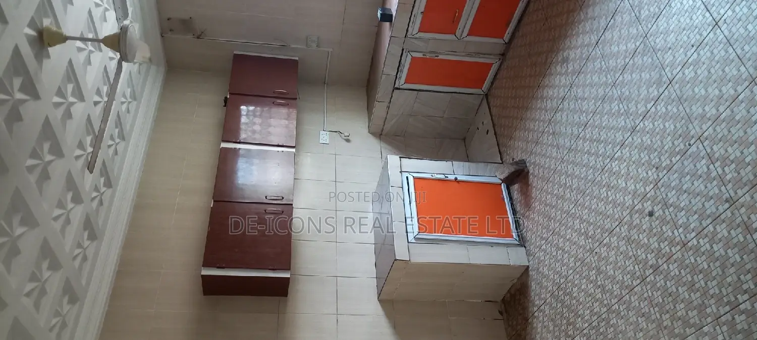 4bdrm Mansion in De-Icons Real Estate, Awutu Senya East Municipal