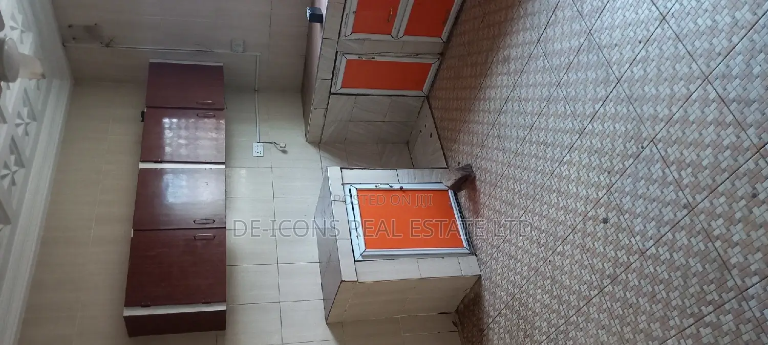 4bdrm Mansion in De-Icons Real Estate, Awutu Senya East Municipal