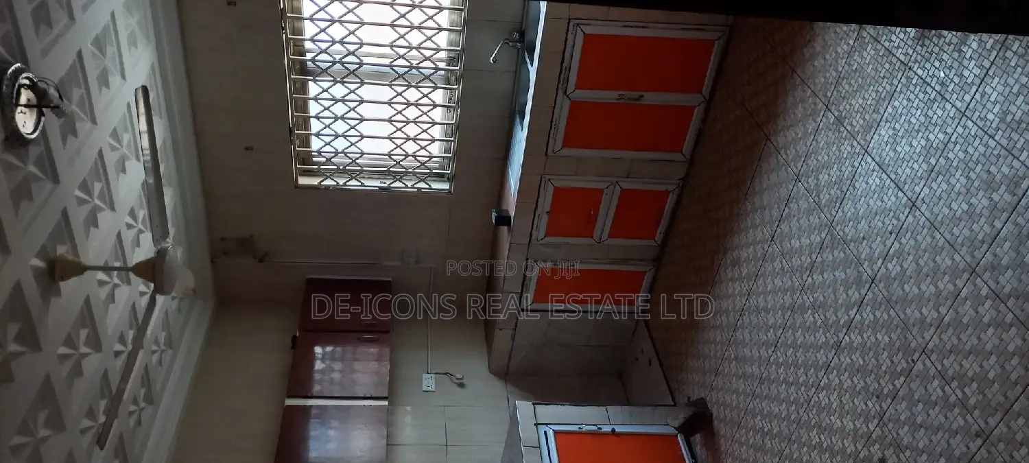 4bdrm Mansion in De-Icons Real Estate, Awutu Senya East Municipal