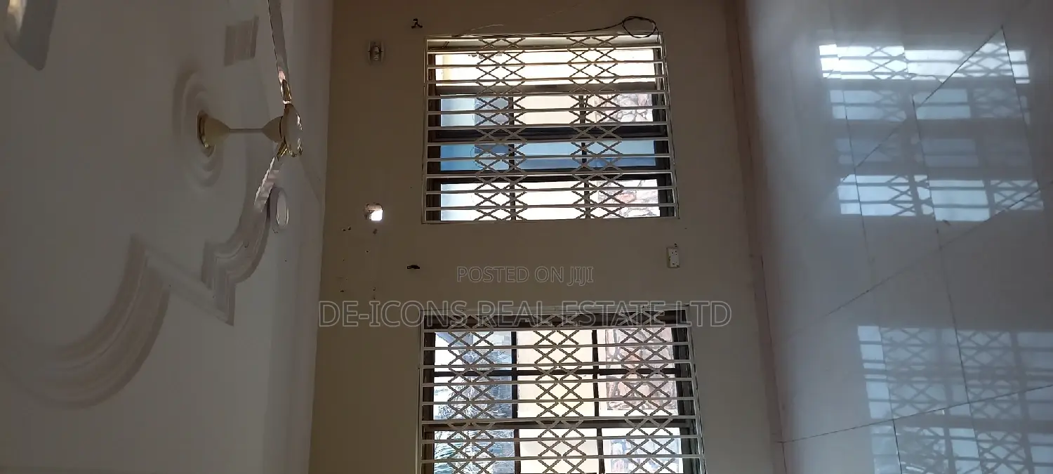 4bdrm Mansion in De-Icons Real Estate, Awutu Senya East Municipal