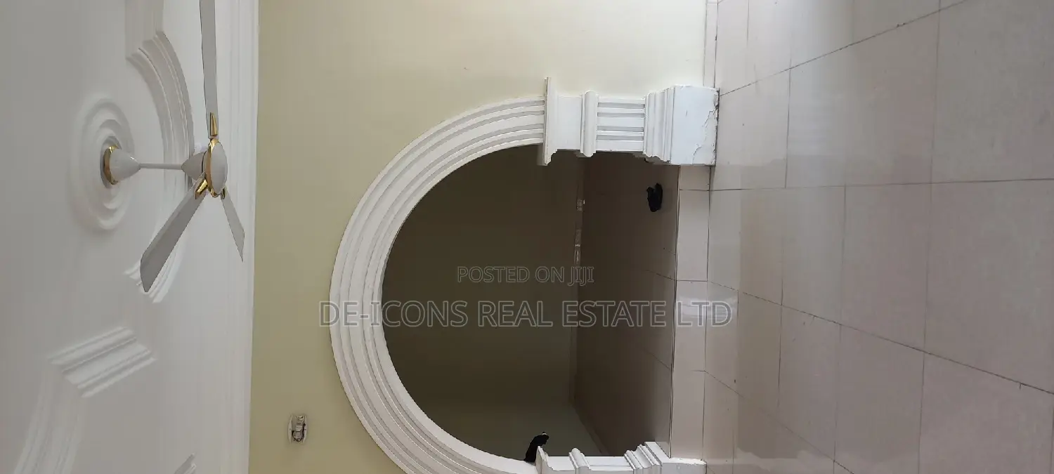 4bdrm Mansion in De-Icons Real Estate, Awutu Senya East Municipal