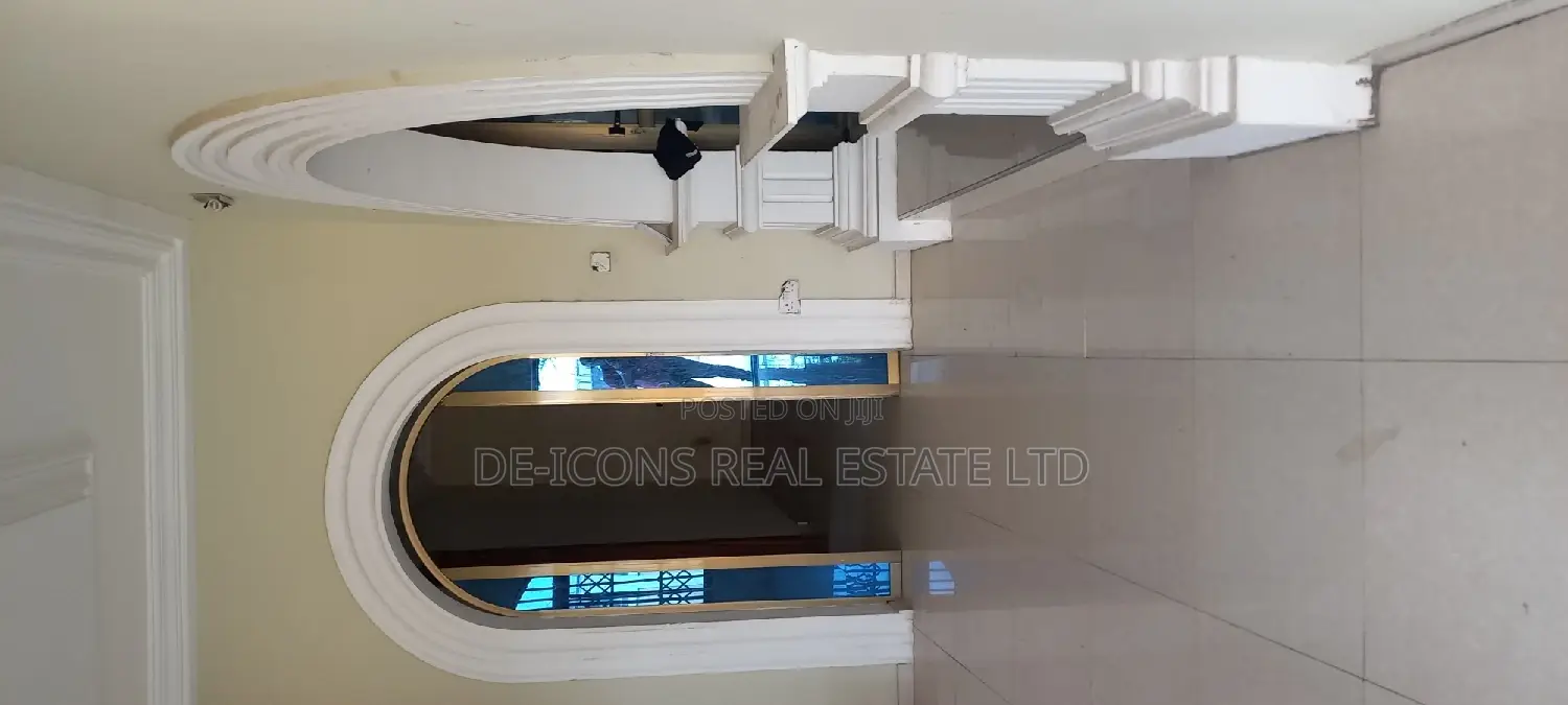 4bdrm Mansion in De-Icons Real Estate, Awutu Senya East Municipal