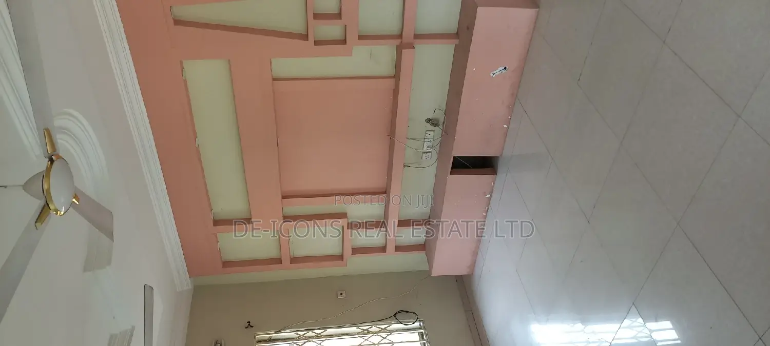 4bdrm Mansion in De-Icons Real Estate, Awutu Senya East Municipal