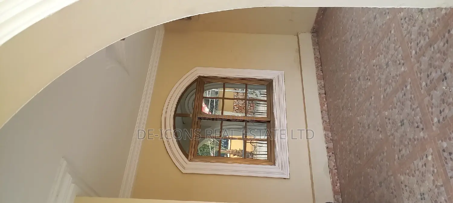 4bdrm Mansion in De-Icons Real Estate, Awutu Senya East Municipal