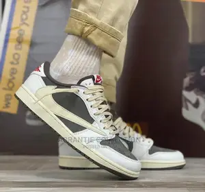 Air Jordan Retro 1 X Travis Scott Reverse Mocha