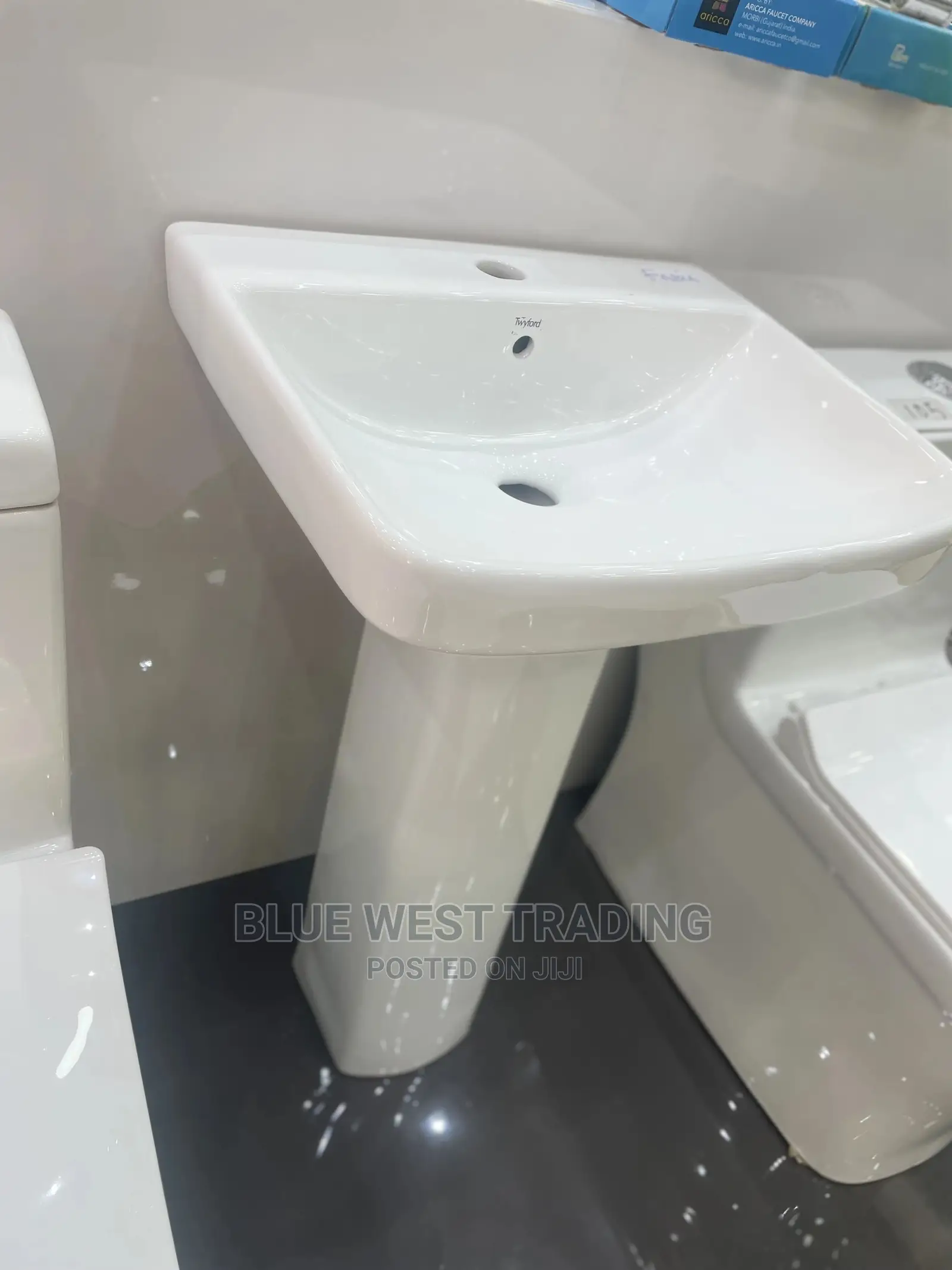 Basin and Stand (Twyford)