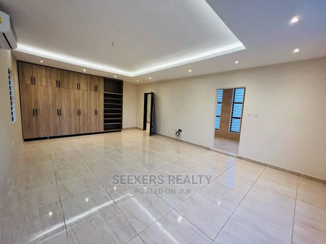 4bdrm House in Seekers Realty, Lake Side Estate for Sale