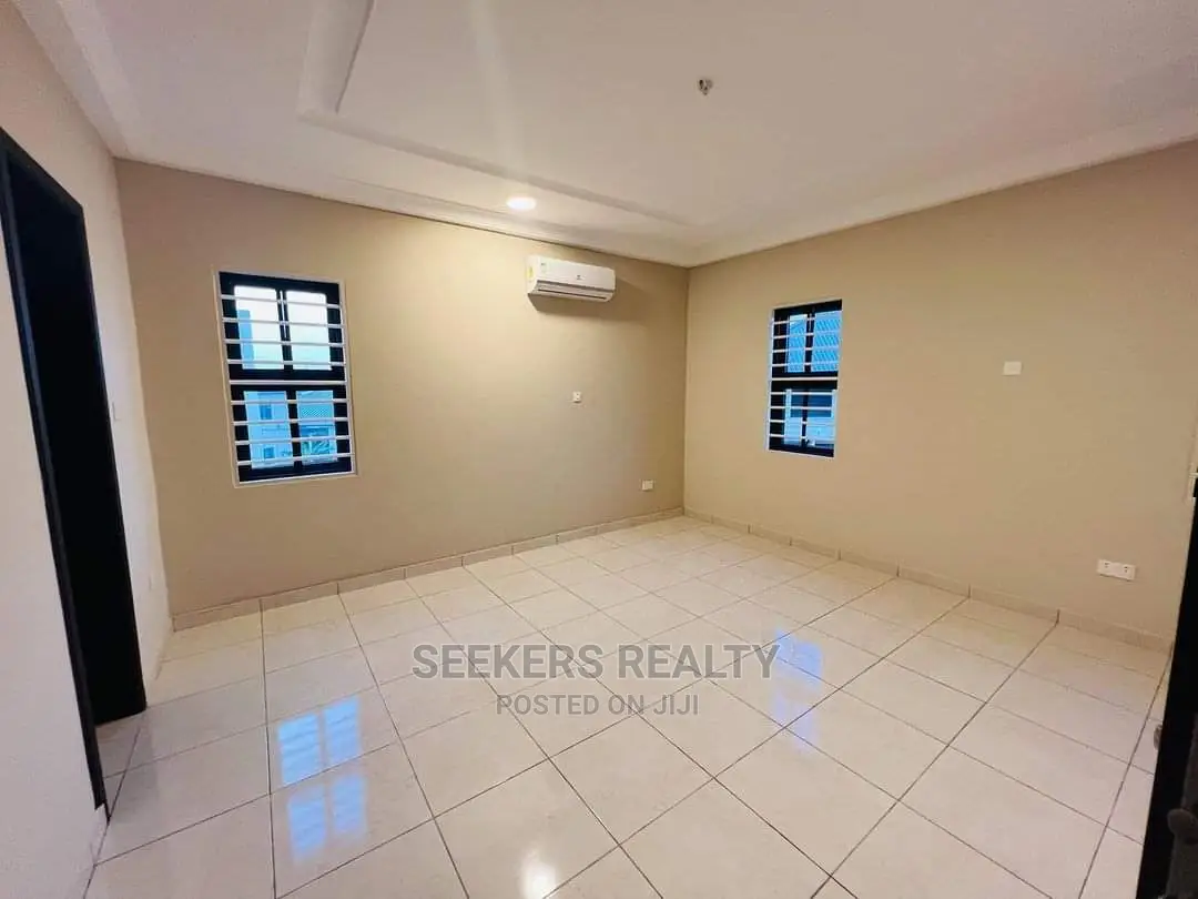 4bdrm House in Seekers Realty, Lake Side Estate for Sale