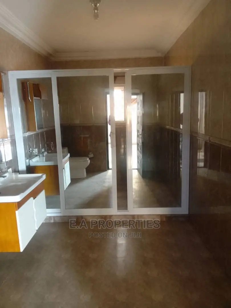 4bdrm House in E a Properties, School Junction for Rent