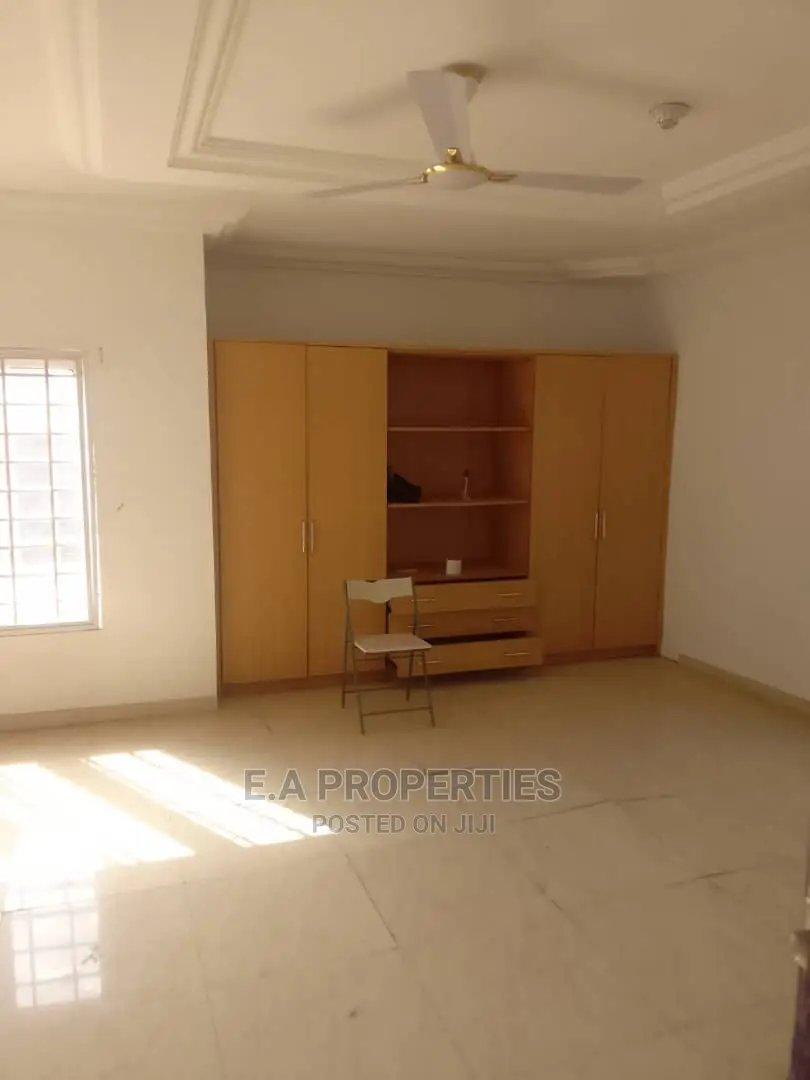4bdrm House in E a Properties, School Junction for Rent