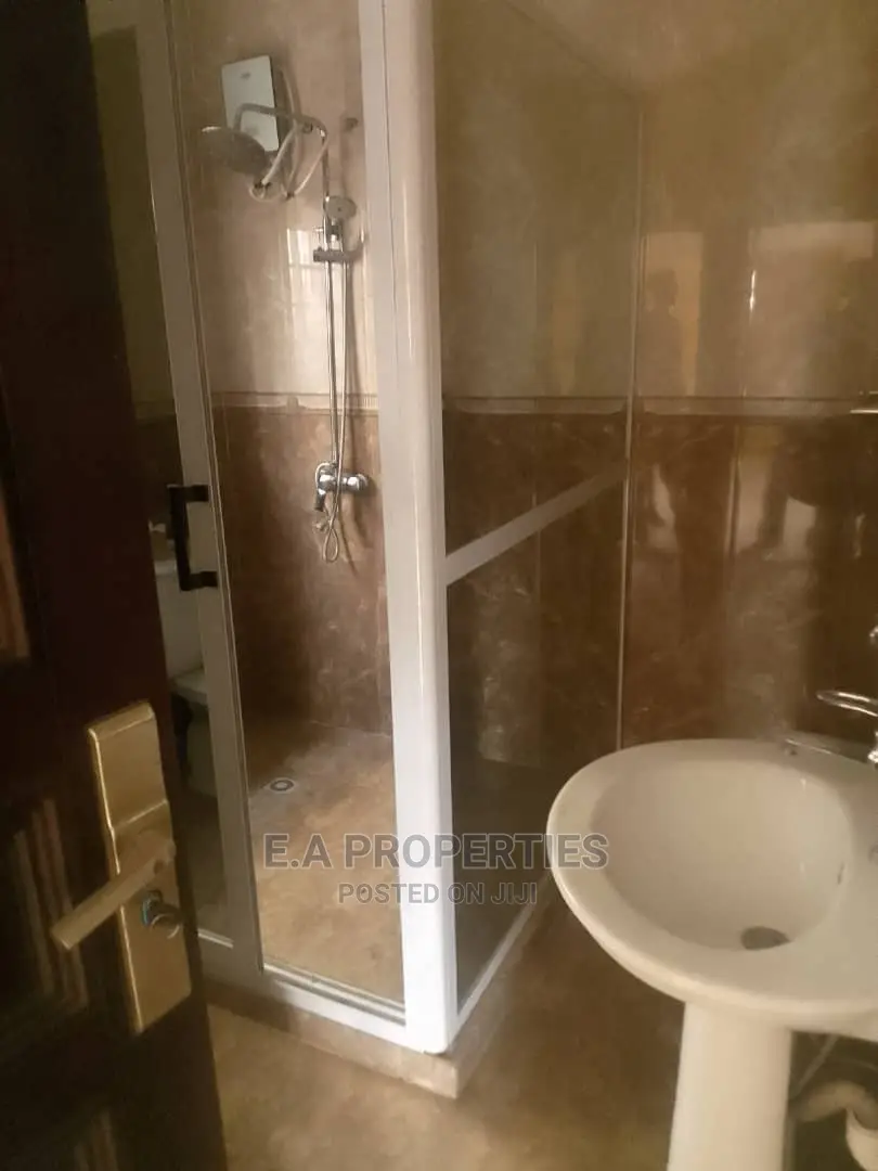 4bdrm House in E a Properties, School Junction for Rent