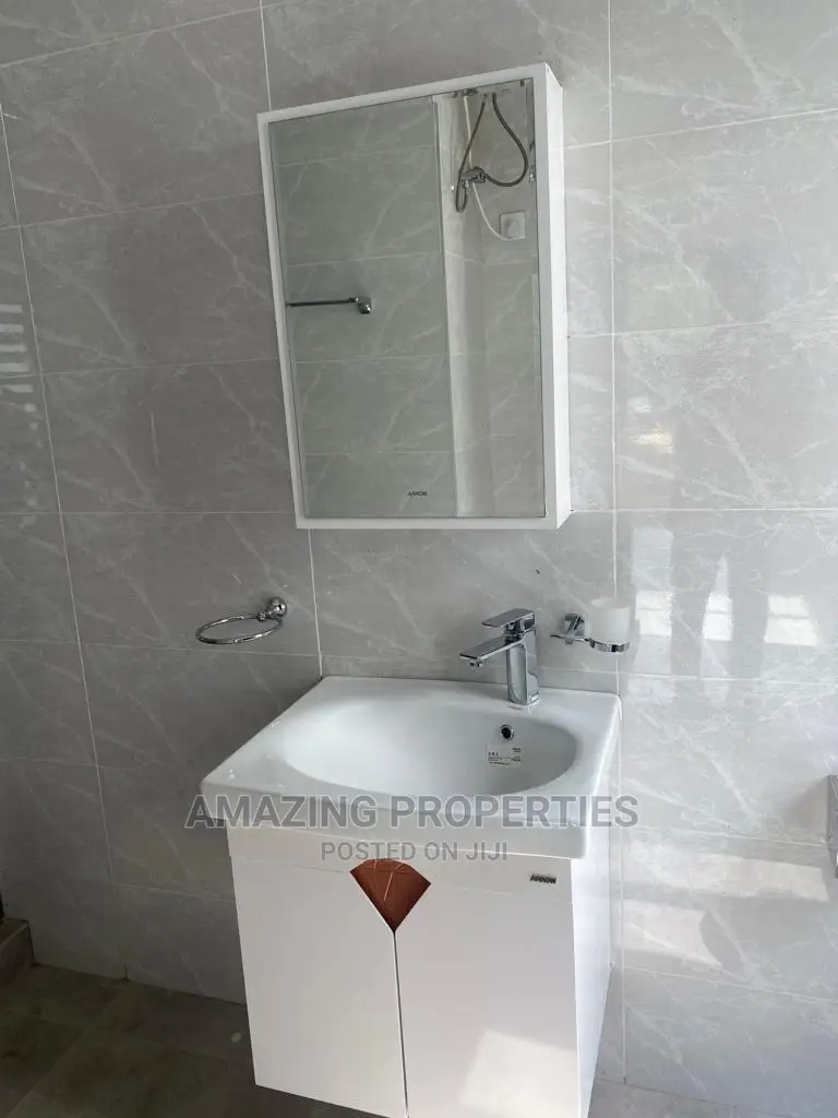 5bdrm House in East Legon for Sale