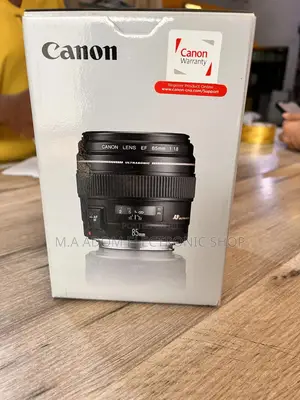 Canon Ef 85mm USM Lens