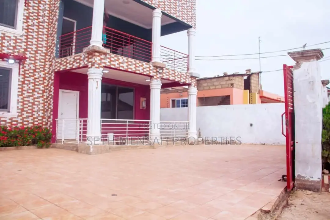 5bdrm House in Skm Property, Ashomang Estate for Sale