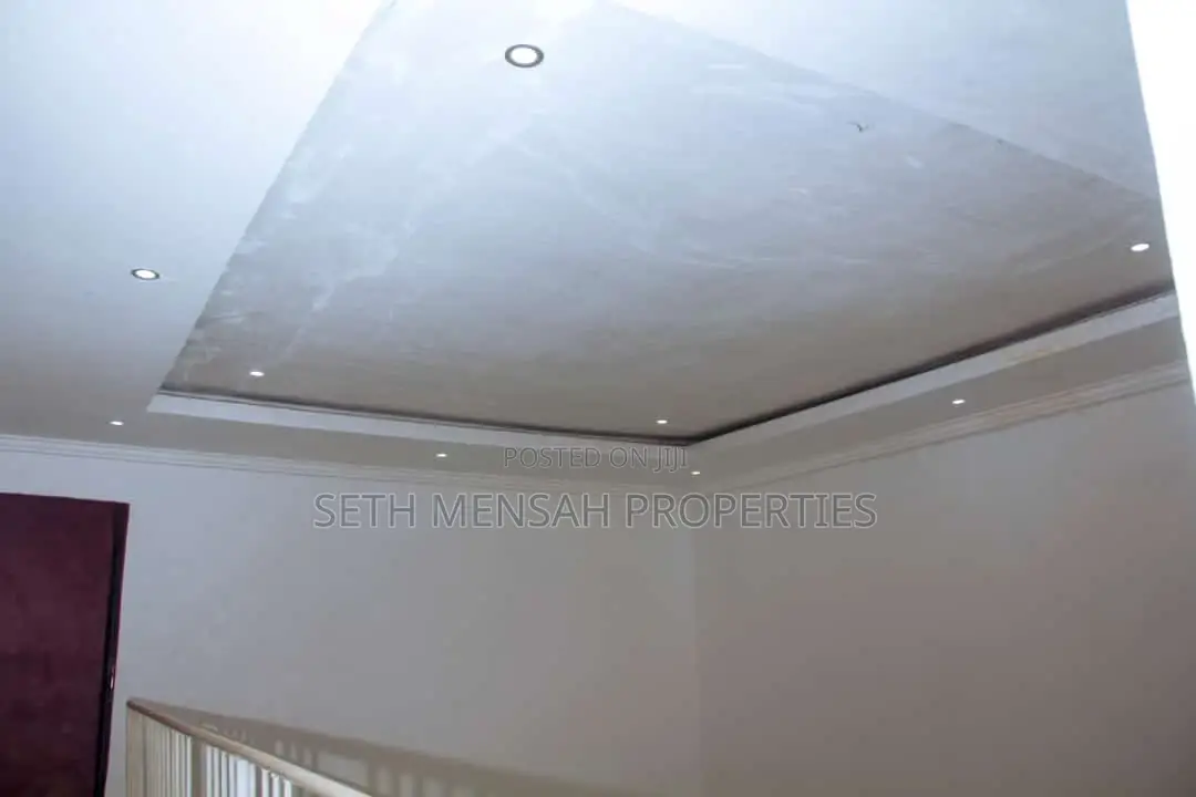 5bdrm House in Skm Property, Ashomang Estate for Sale