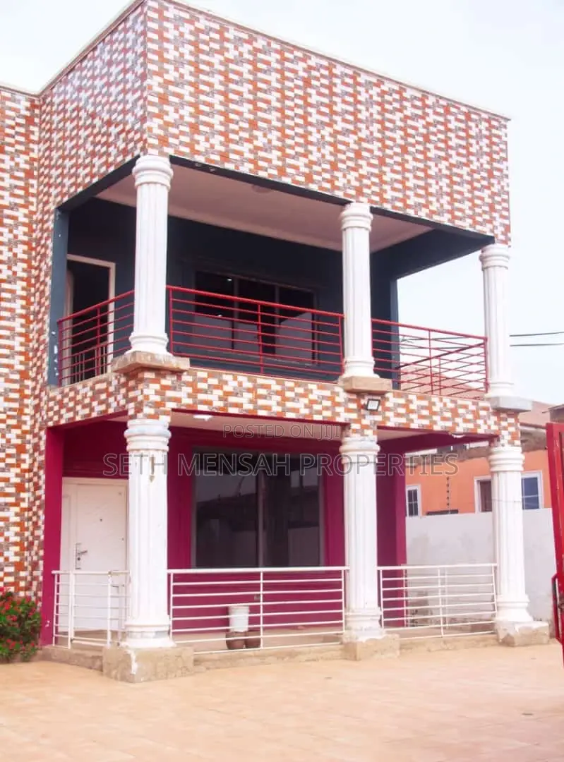 5bdrm House in Skm Property, Ashomang Estate for Sale