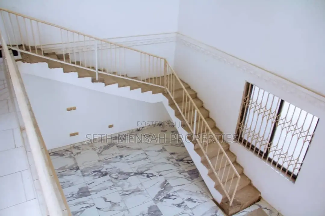 5bdrm House in Skm Property, Ashomang Estate for Sale