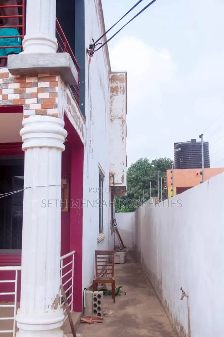 5bdrm House in Skm Property, Ashomang Estate for Sale