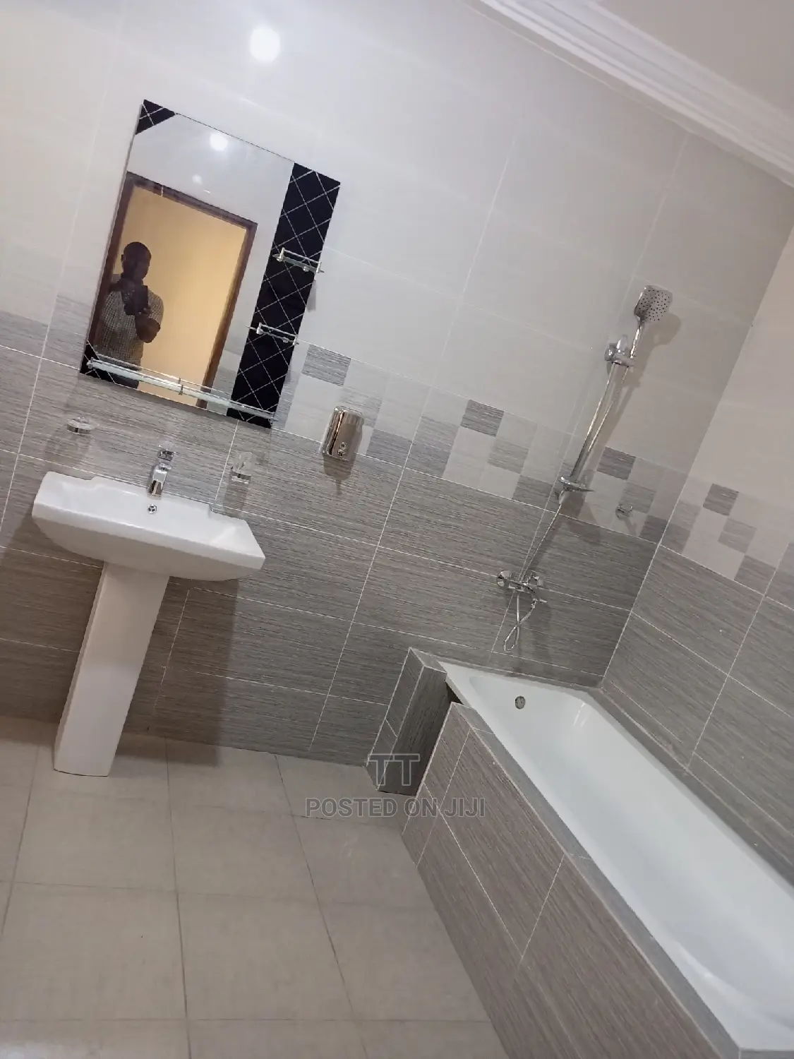 2bdrm House in Teshie Raster, Tseaddo for rent