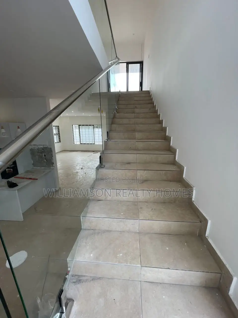 5bdrm Mansion in Community 20 Estate, Spintex for Sale