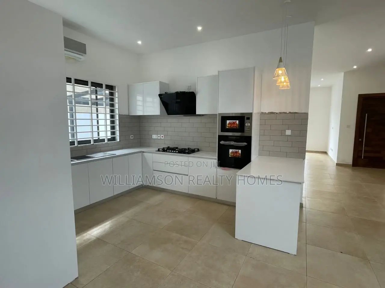 5bdrm Mansion in Community 20 Estate, Spintex for Sale
