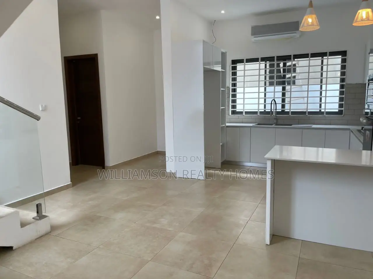 5bdrm Mansion in Community 20 Estate, Spintex for Sale