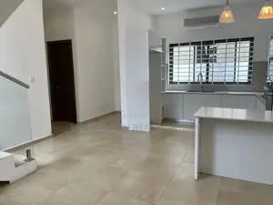 5bdrm Mansion in Community 20 Estate, Spintex for Sale