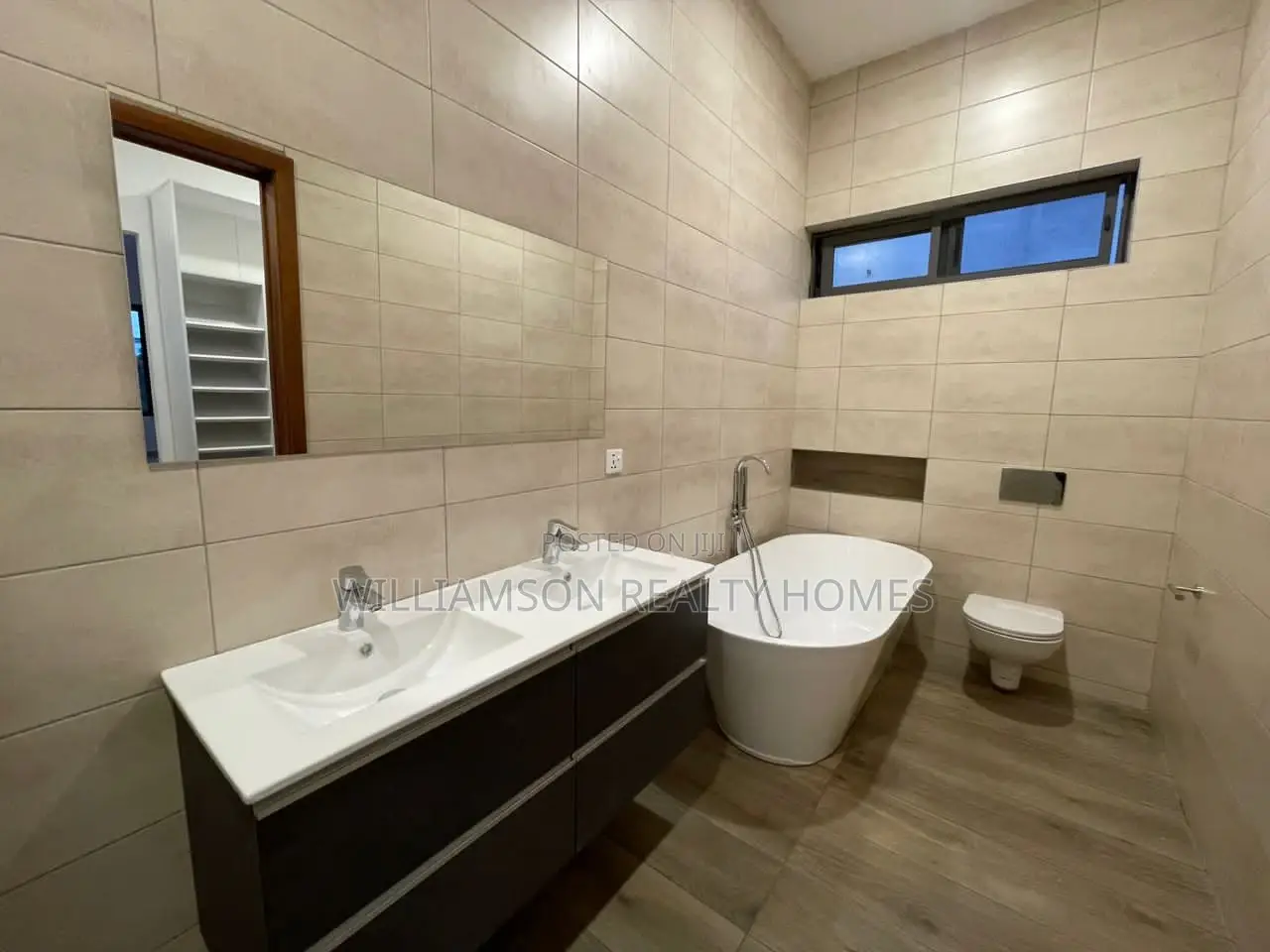 5bdrm Mansion in Community 20 Estate, Spintex for Sale