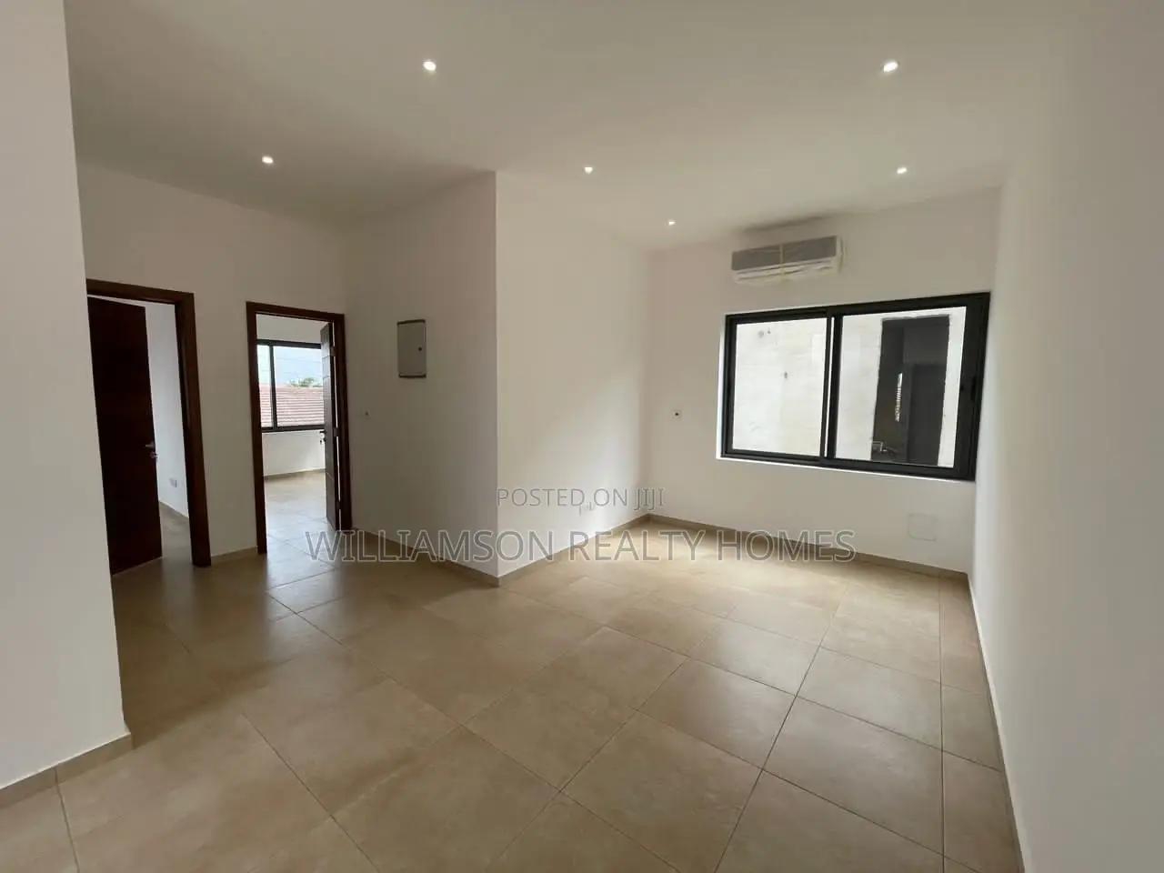 5bdrm Mansion in Community 20 Estate, Spintex for Sale