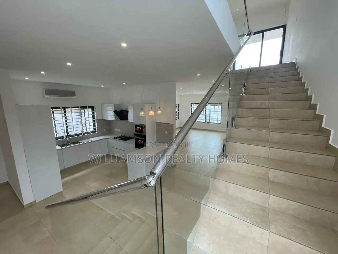 5bdrm Mansion in Community 20 Estate, Spintex for Sale