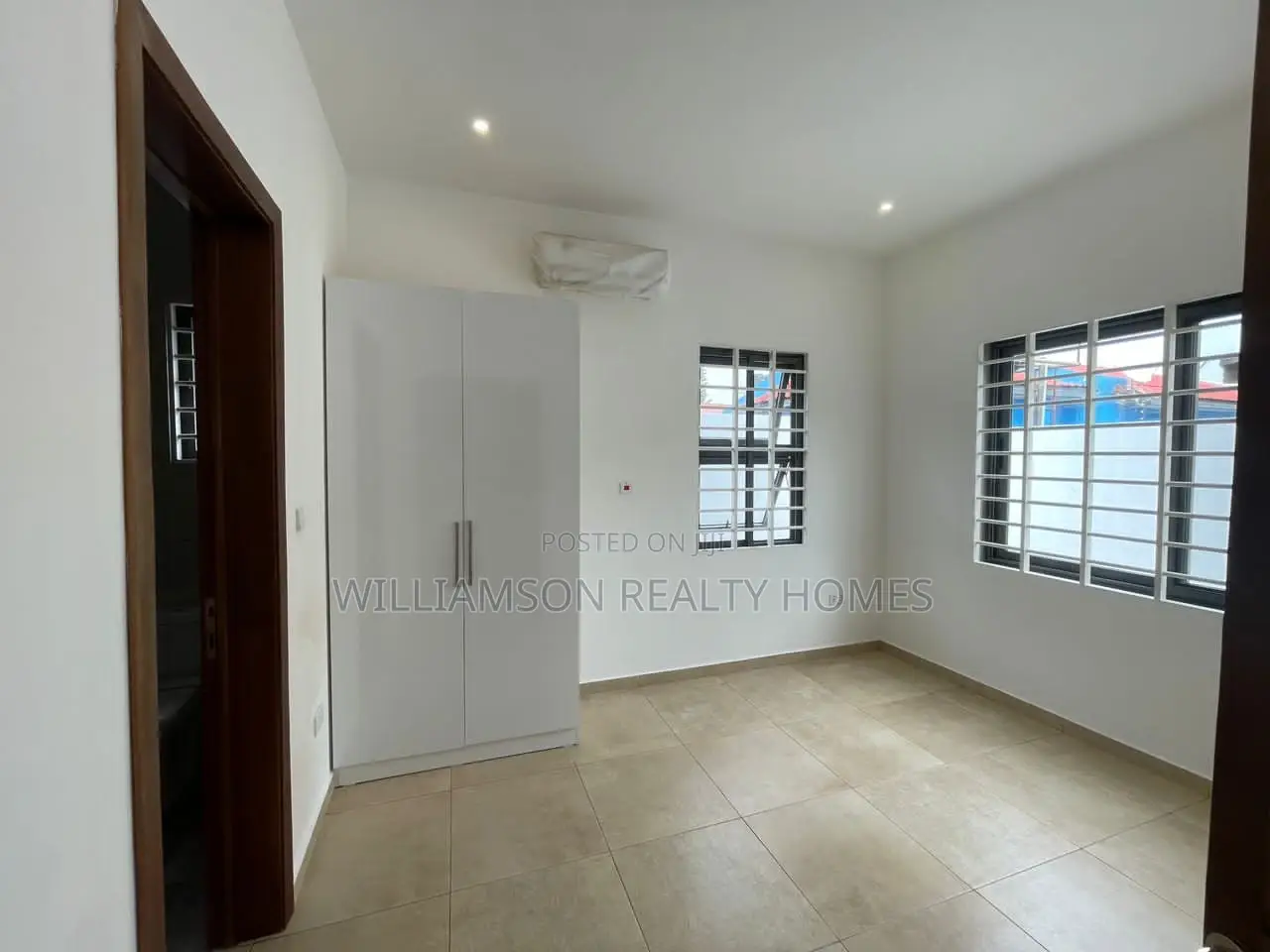 5bdrm Mansion in Community 20 Estate, Spintex for Sale
